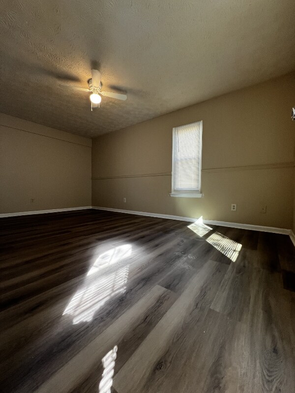 Building Photo - 6635 Meadow Green Cir