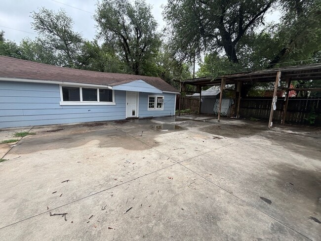 Building Photo - 1102 S Millwood Ave