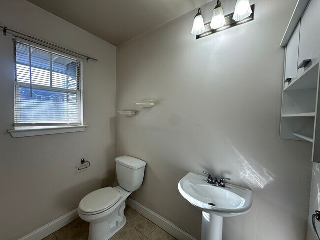 Building Photo - 2 bedrooms 2.5 bath