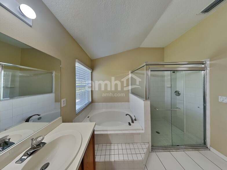 Building Photo - 6200 Erik Ct