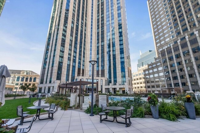 Building Photo - 99 Hudson St