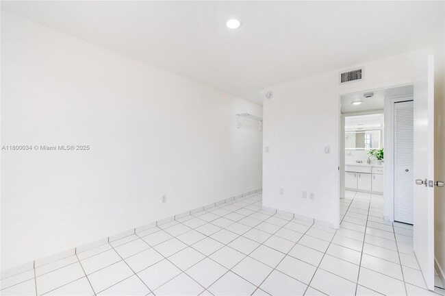 Building Photo - 222 Madeira Ave