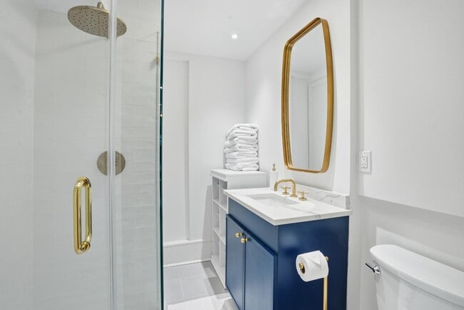 Building Photo - 705 Barnard St