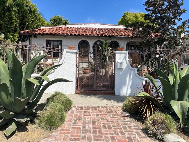 Primary Photo - 530 N Stanley Ave