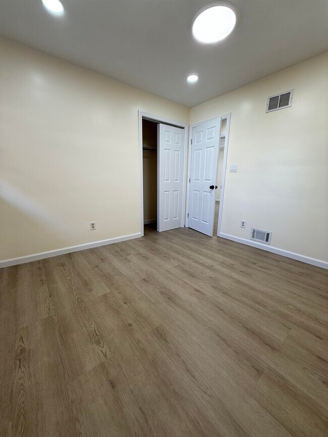 Building Photo - 588 Avenue A