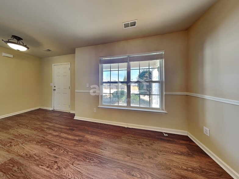 Building Photo - 4 Comesee Ct