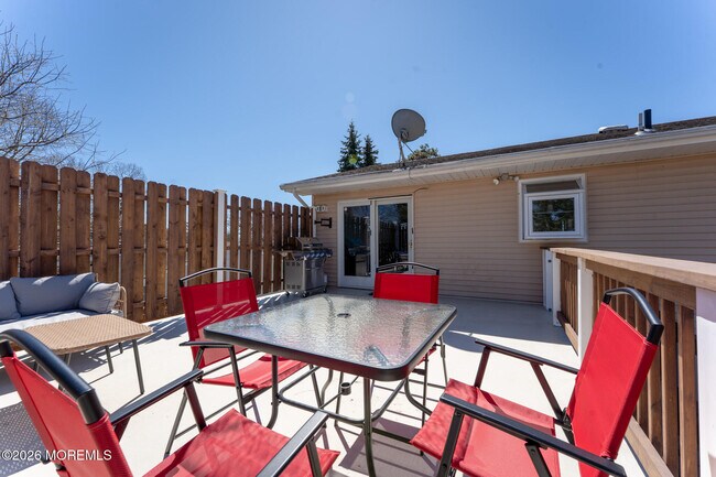 Building Photo - 406 Lawrence Dr