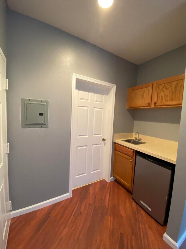 Building Photo - 8377 Mulligan Cir