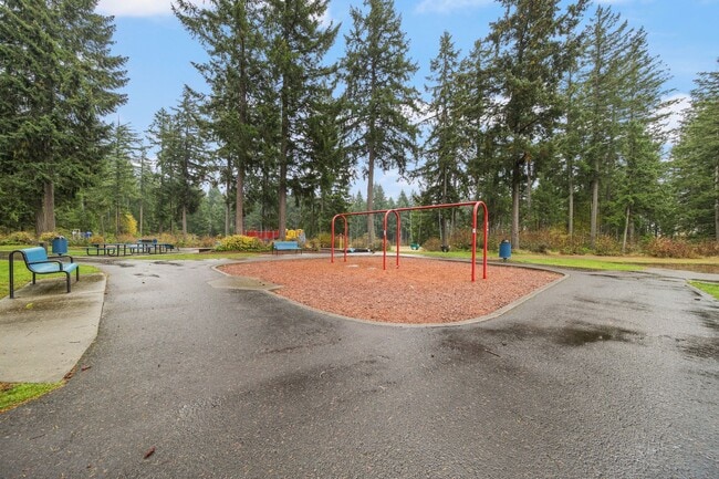 Building Photo - 3 bedroom 2.5 baths - Easy JBLM commute! - North Thurtson School District.