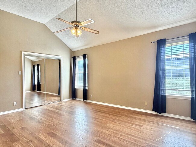 Building Photo - 2633 Bauer Dr