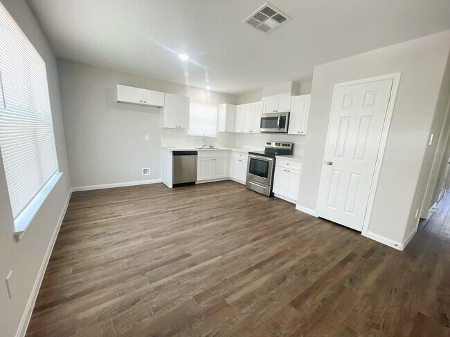 Building Photo - 350 Rd 5105
