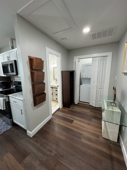 Building Photo - 328 N Euclid Ave