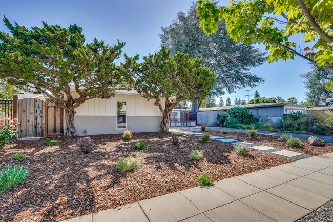Building Photo - Welcome Home to Beautiful Cambrian Park Ne...