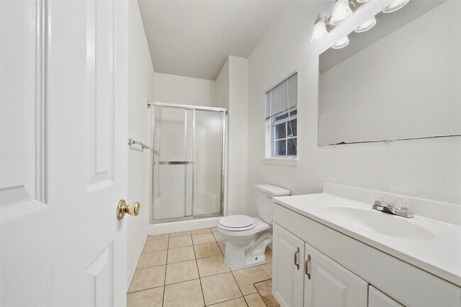 Primary Photo - 5502 Finch St