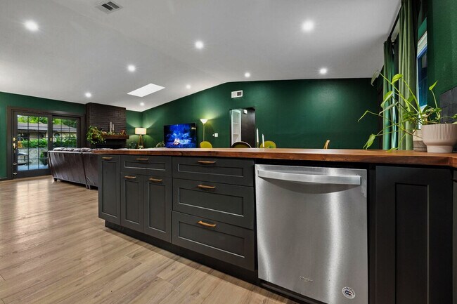 Building Photo - 4807 Carsonhill Dr
