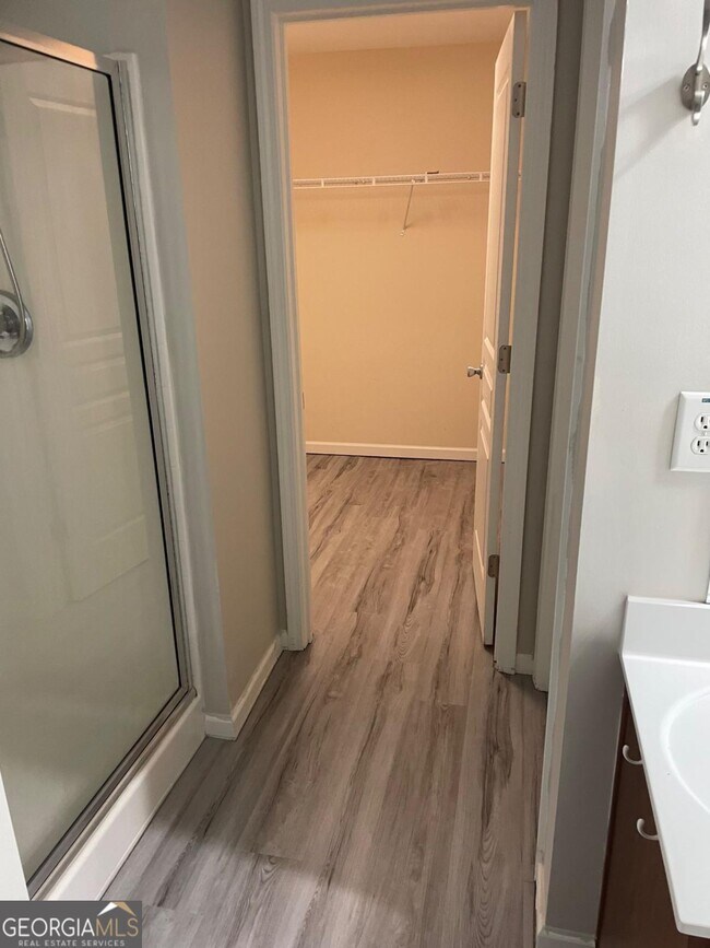 Building Photo - 331 Oakview Way