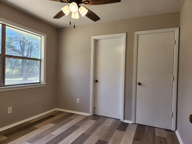 Building Photo - Charming 3-bedroom, 1-bathroom home on a half acre lot on the Southside!