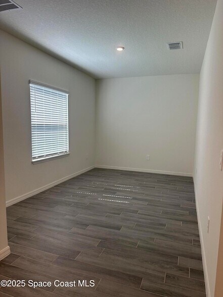 Building Photo - 852 Remsen Ave NW