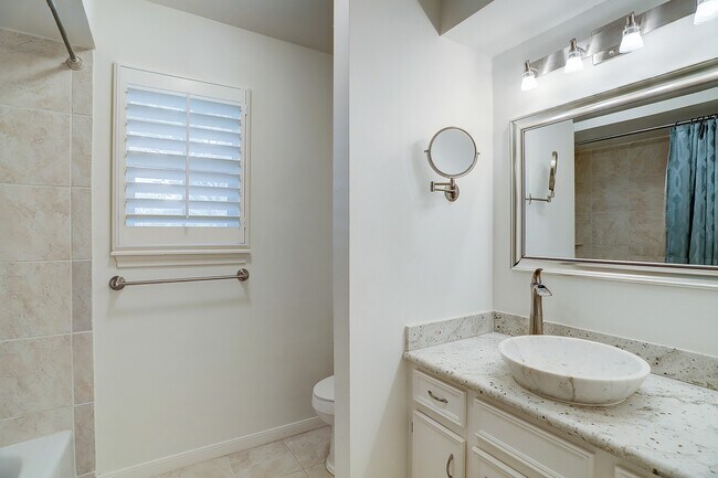 Building Photo - 12523 Briar Forest Dr