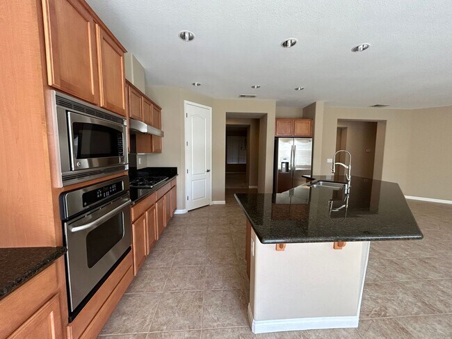 Building Photo - 15005 Via Messina Dr