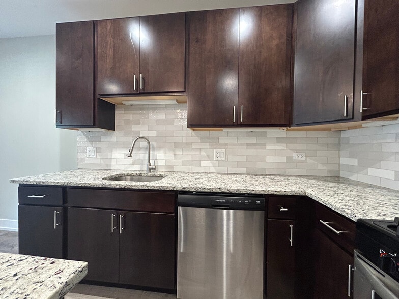 Building Photo - 1000 Crain St