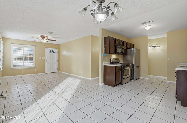 Building Photo - 12528 Martin Bauman Dr