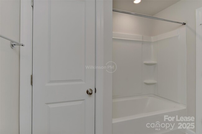 Building Photo - 4104 Armstrong Farm Dr