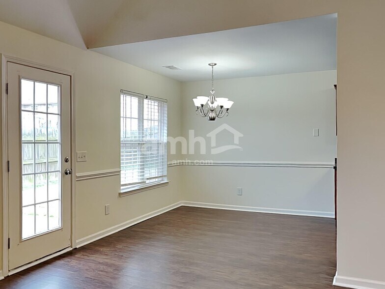 Building Photo - 3009 Rock Springs Rd