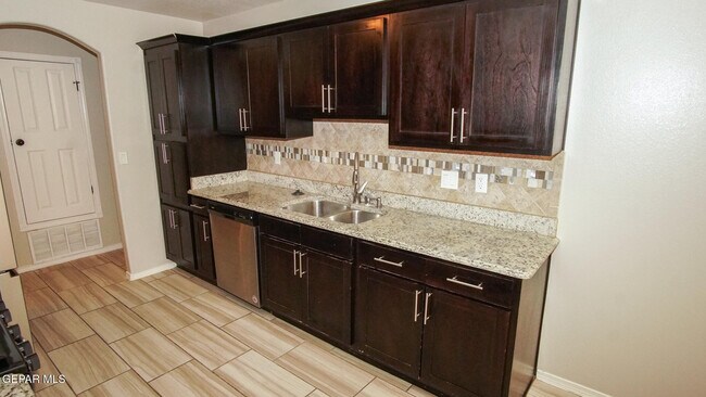 Building Photo - 14816 Tierra Haven Ave