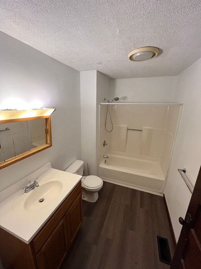 Building Photo - 549 Pine St