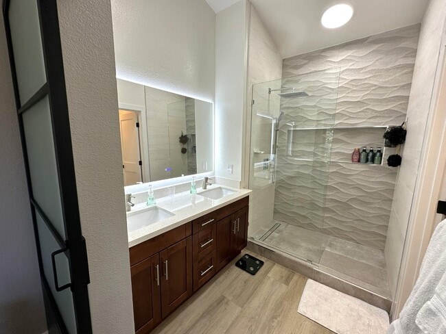 Building Photo - 1 Passage Ln