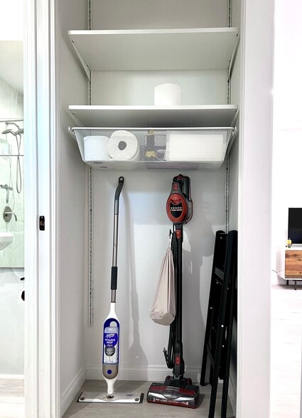 Building Photo - 328 S Pickering Way