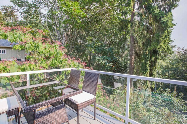 Building Photo - Dream Home in a Park Like Setting!!