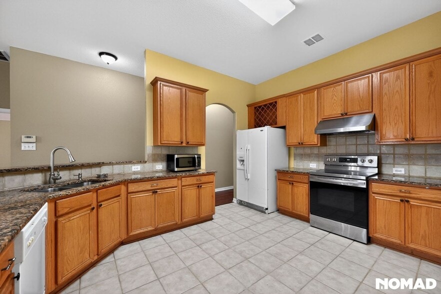 Building Photo - 409 Lois Ln