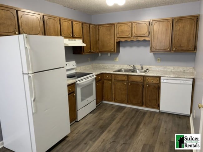 Building Photo - HOUSE: 3BR 2BA