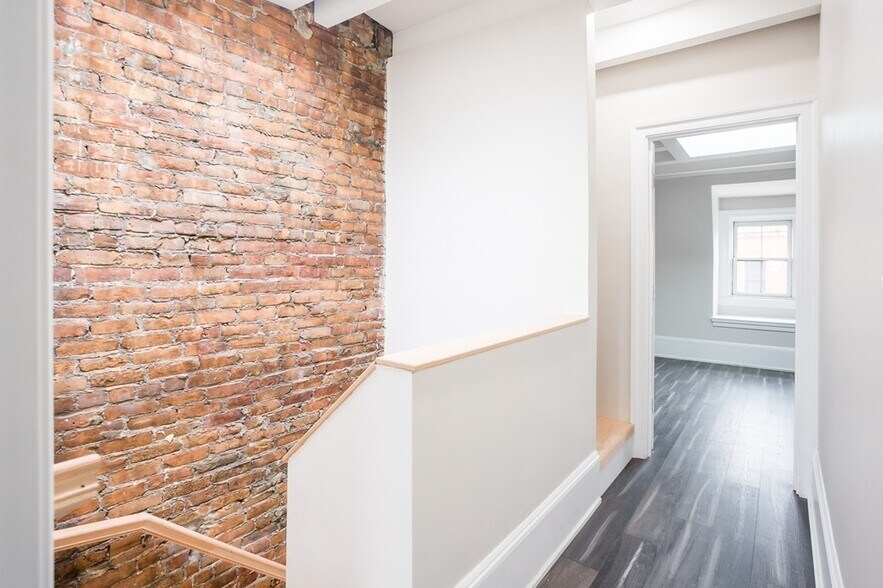 Building Photo - 45 Clarendon St