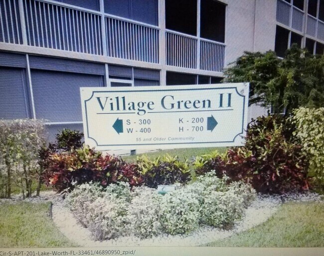 Building Photo - 700 Village Green Ct