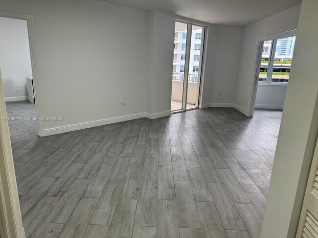 Building Photo - 701 Brickell Key Blvd