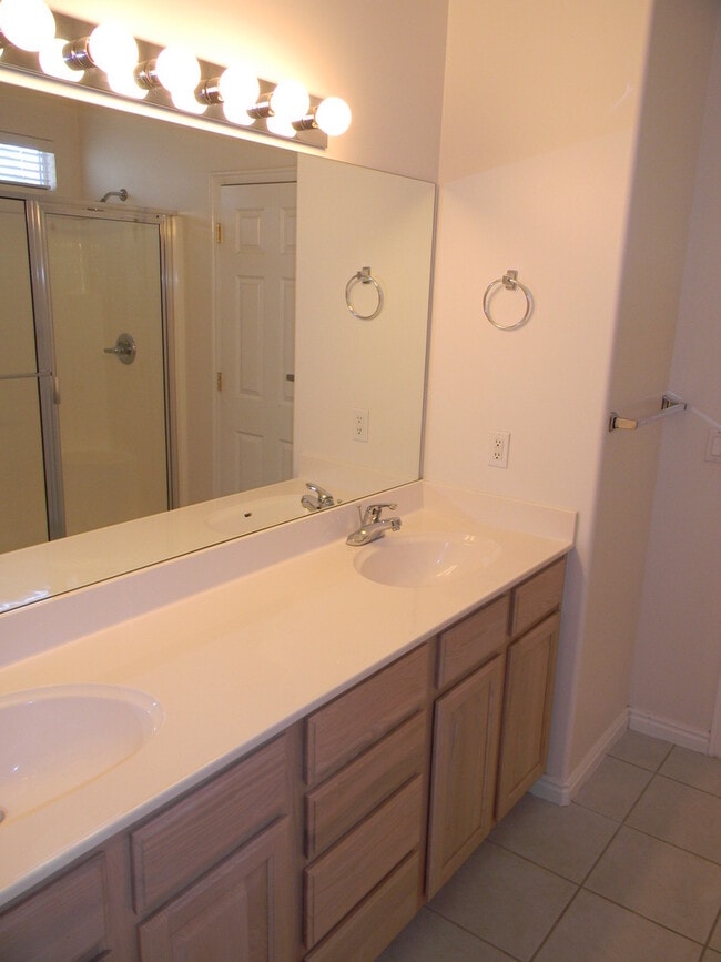 Building Photo - 15135 Auburn Ridge Ln
