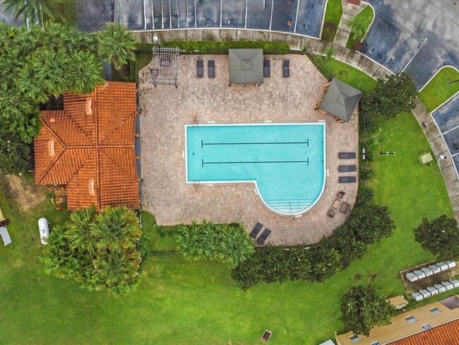 Building Photo - 7627 Long Island Dr