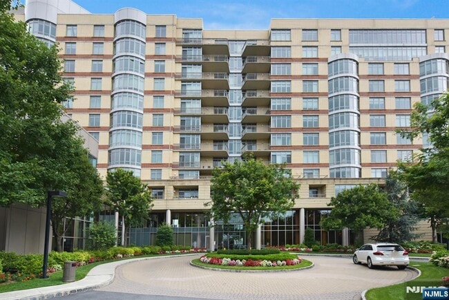 Building Photo - 8100 River 210