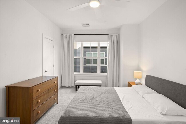 Building Photo - 11258 Faraday Park Dr.