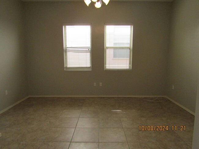 Building Photo - ** Move In Special $1,000.00 off first mon...