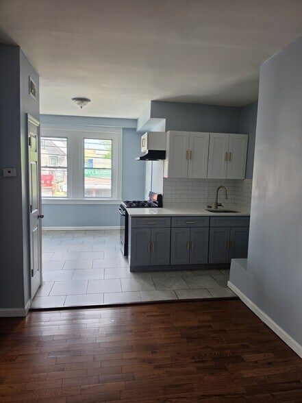 Building Photo - 300 Lyons Ave