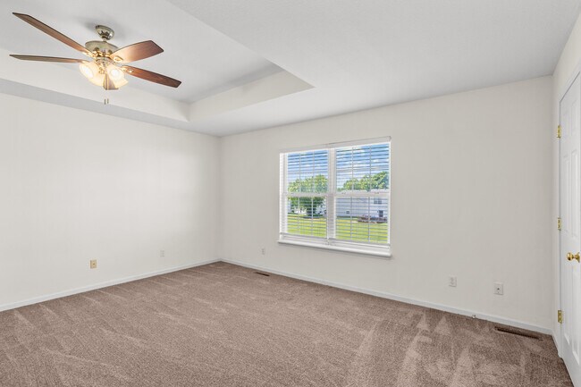 Building Photo - 2418 Northampton Dr