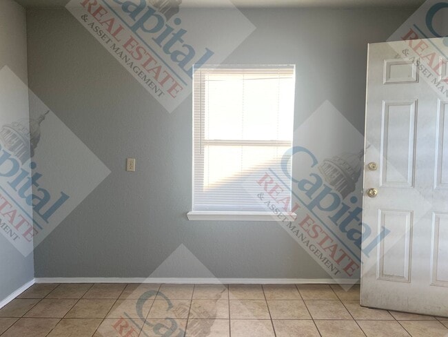 Building Photo - Cozy 2 Bedroom