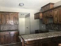 Building Photo - 302 W Sycamore Ln