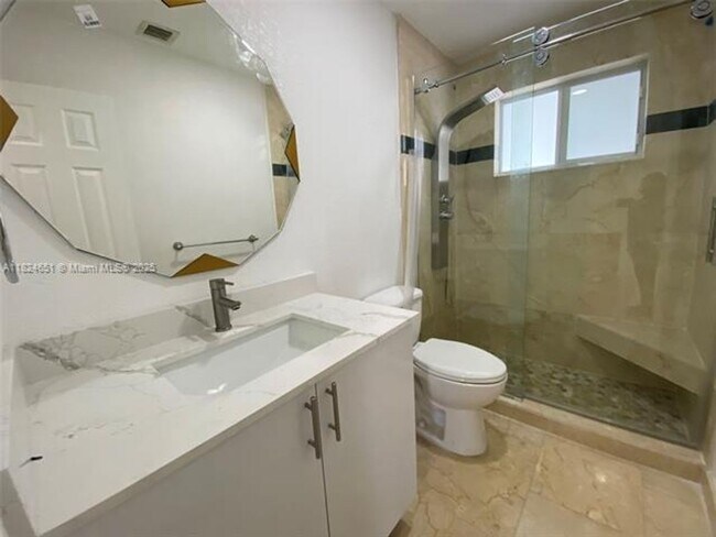 Building Photo - 19330 NE 18th Pl