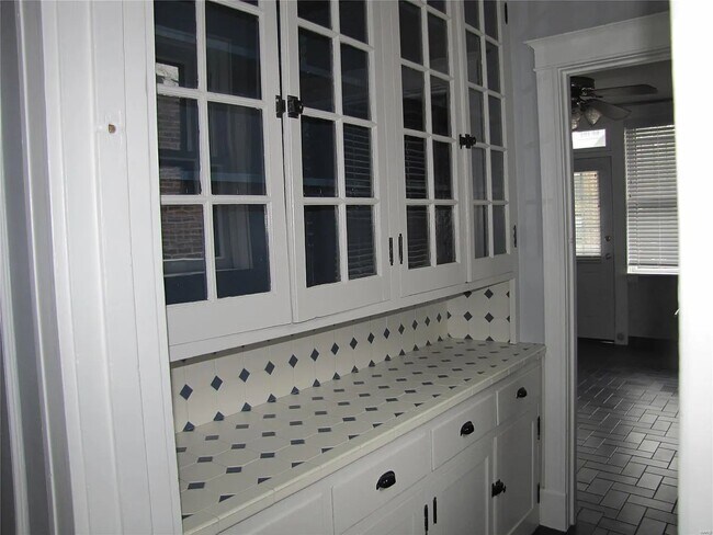 Building Photo - 6226 Northwood Ave
