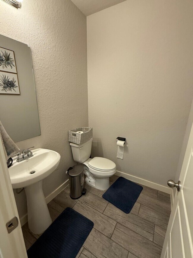 Building Photo - 740 Ft Leonard